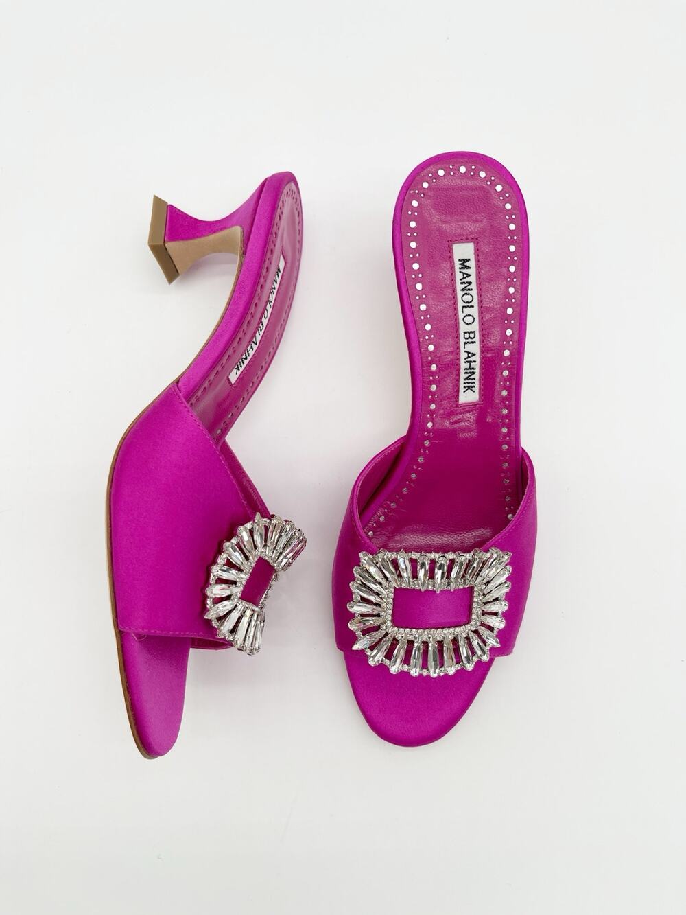 Manolo Blahnik Laalita 50 Fuchsia Satin Crystal Buckle Kitten Heel Mules IT 35.5